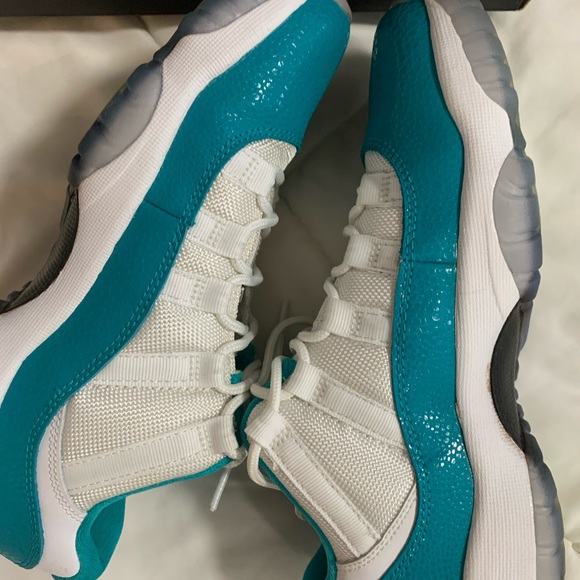 Jordan 11 - Picture 4 of 5